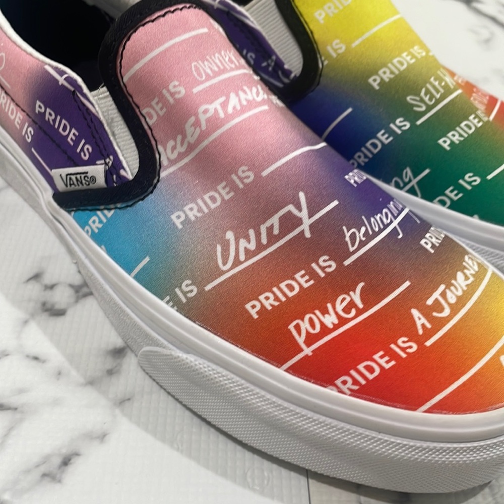 Vans (pride) never worn